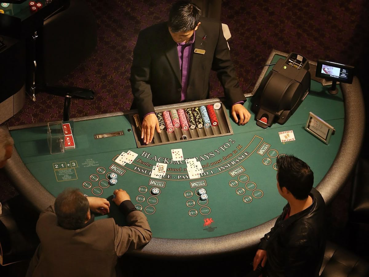Coin Gambling کیسینو میں پوکر گیمز