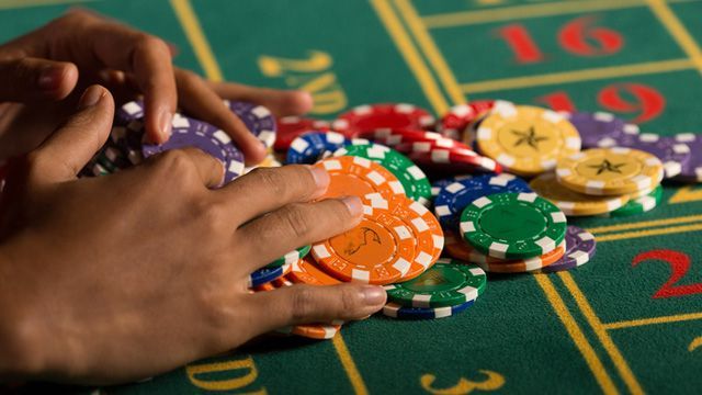 Coin Gambling کھلاڑیوں کے لیے لائیو کیسینو سیکشن